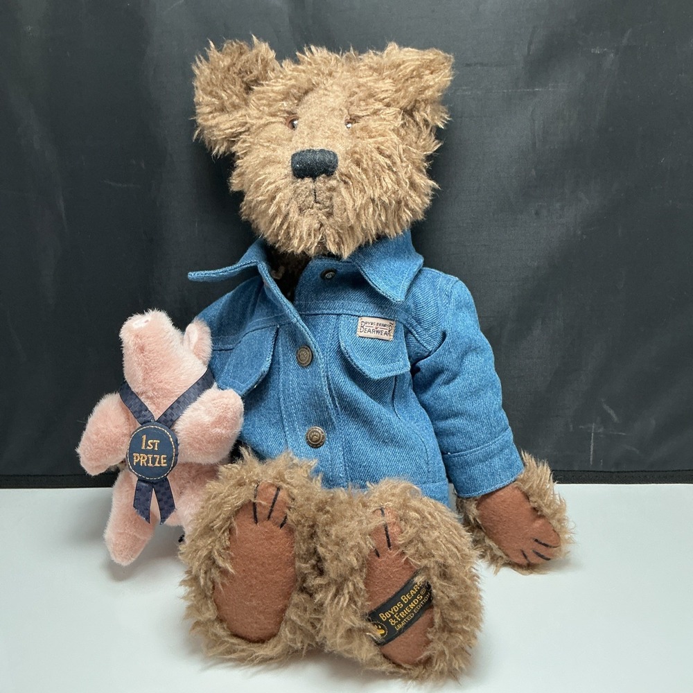 Vintage Boyd's Bear "Billy Ray Beanster" With "1st Prize" Petey Pig, Stand